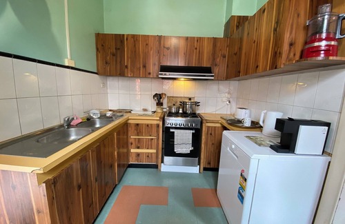 Northcote Apartment | 3BR Unit in the Heart of Beautiful Northcote