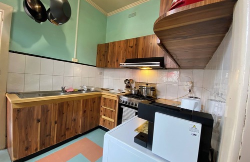 Northcote Apartment | 3BR Unit in the Heart of Beautiful Northcote