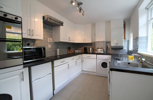 Colnbrook Cottage | 3BR Victorian Cottage with garden, close to Windsor and Heathrow