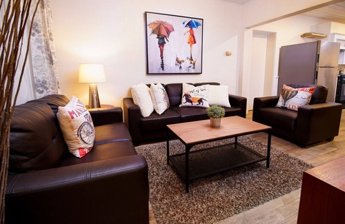 Upper Beaches House | 3BR w/Parking Family-Friendly Home Away from Home in The Beaches