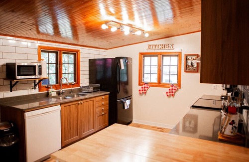 Norland Cottage | 3BR Waterfront Hidden Gem w/Private Dock & Hot Tub