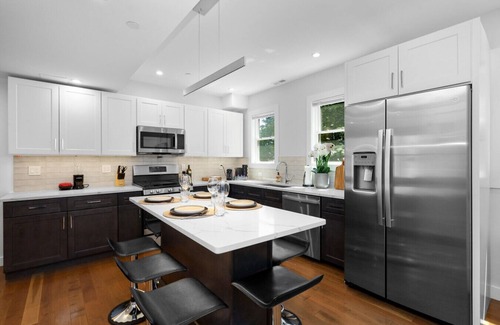 East Somerville Apartment | 3BR2Bth TD Garden/BOS/MIT/Harvard/3 Parking Spaces