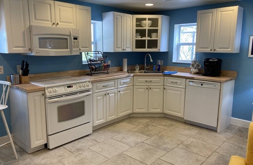 Ozona Apartment | 3Gulls Inn Ozona5-Boutique Hotel-SwimSpa-King Studio-Full Kitchen-Pets Stay Free