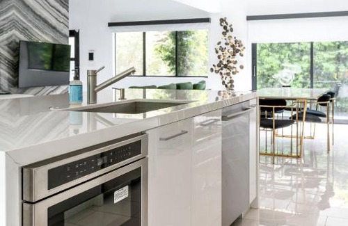 Hollywood Dell House | $3M Modern Hollywood New Construction Villa Oasis