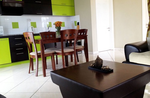 Flic-en-Flac Apartment | ★ 3mins walk to beach, bars&restaurants - Mountain views - Modern & Stylish