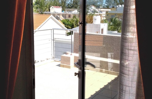 Flic-en-Flac Apartment | ★ 3mins walk to beach, bars&restaurants - Mountain views - Modern & Stylish