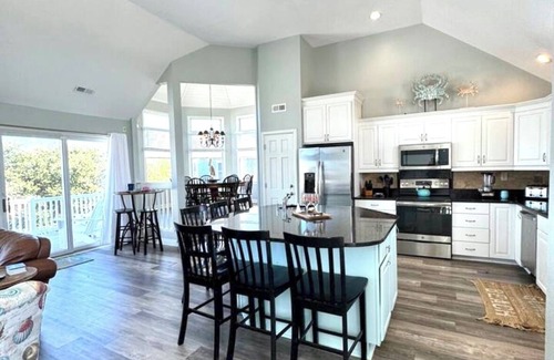 Pine Island House | 3minWalk2Beach*Oceanview*6brm,w/HeatedPool,HotTub