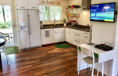 Manzanita Cottage | 3ONE8 Manzanita ~ new, modern remodel w/private back yard