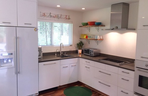 Manzanita Cottage | 3ONE8 Manzanita ~ new, modern remodel w/private back yard