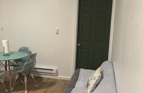 Frankford Apartment | 3rd fl 2-bedroom near Temple ER & Trauma