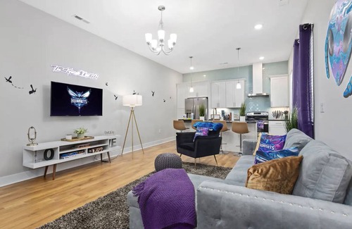 Third Ward House | 3rd ward beauty: 2 kitchens, 2 living rooms, Great space for large groups!
