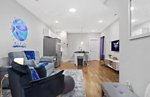 Third Ward House | 3rd ward beauty: 2 kitchens, 2 living rooms, Great space for large groups!