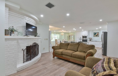 Fellowship House | 4/4 Main home with 2/1 guest cottage, Private 10 Acre Home -2 min drive from WEC