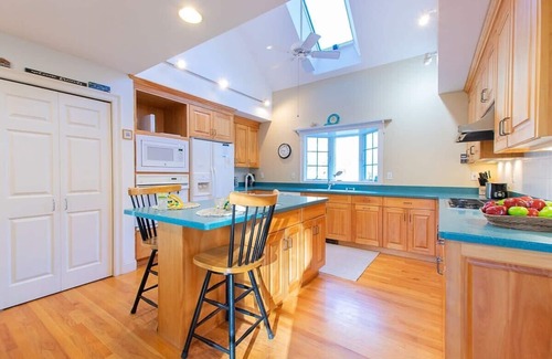 East Orleans House | 4-5 Min to Mill Pond or Nauset Beach!