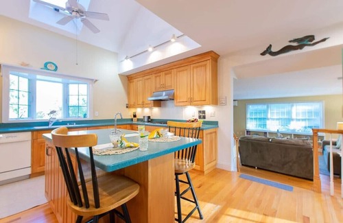 East Orleans House | 4-5 Min to Mill Pond or Nauset Beach!