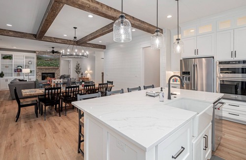 Kingston House | 4,750 Sq. Ft. Texoma Luxury Home w/Hot Tub