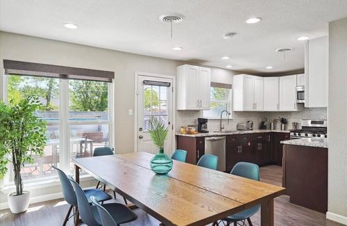 Richardson House | 4-BD Luxury Retreat | Pool, Grill, Outdoor Cinema