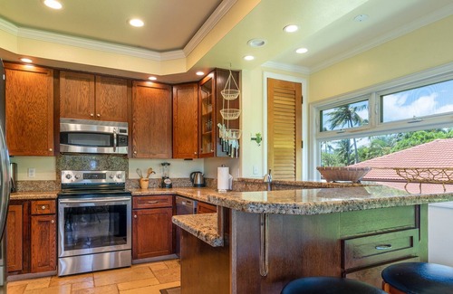 Bayview House | 4 BDR, 3 1/2 BR, AC, WALK TO BEACHES AND RESTAURANTS!