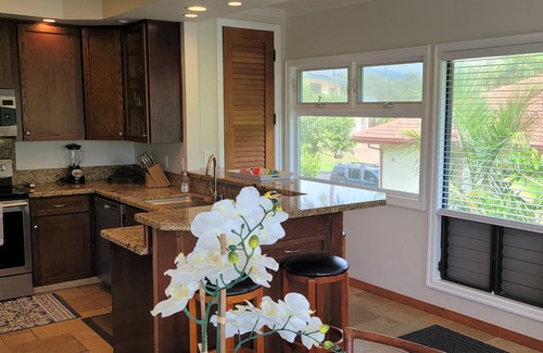 Bayview House | 4 BDR, 3 1/2 BR, AC, WALK TO BEACHES AND RESTAURANTS!