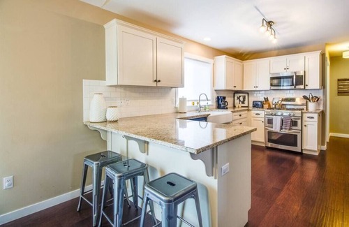 Larkspur House | 4 Bed/2.5 Bath, Pet Friendly, Midtown Bend!