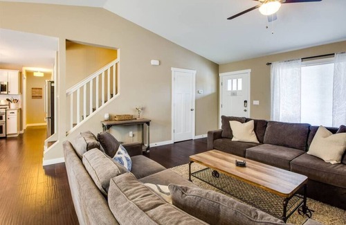 Larkspur House | 4 Bed/2.5 Bath, Pet Friendly, Midtown Bend!