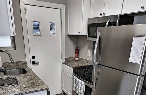 Southeast House | 4 Bed 2 Bath - Just over 1/2 Mile to Metro! Plenty of Parking!