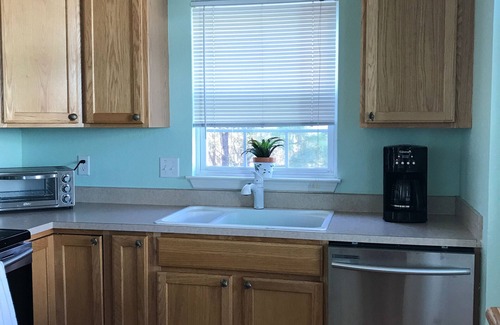 Bethany Beach House | 4 Bed 3.5 Bath end unit sleeps 11, 4 blocks to beach & short walk to boardwalk