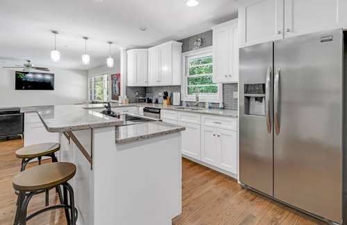 Athens House | 4 Bed 3 Ba Reno w/Saltwater Pool (Heated) n2 miles to Sanford Stadium/Downtown