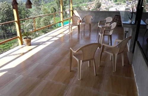 Stone House Area Bed & Breakfast | 4 bed 3 bath bungalow sleeps up to 10 people (inc. breakfast)