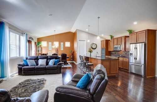Commerce City House | 4 Bed/3 Bath, Sleeps 12! 20 min DIA, Pets-Large yard; Great for Families!