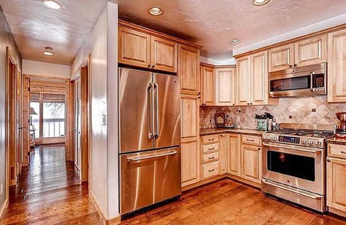 Wildernest House | 4-Bed, 3-Bath with Hot Tub; Sleeps 10, 3 parking spaces, license #BCA-78675