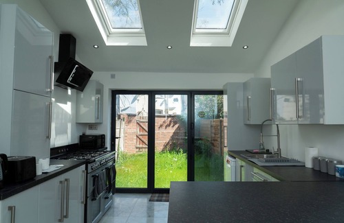 Failsworth House | 4 Bed Failsworth Home, 2.5 Bathrooms including Free Parking, Workspaces