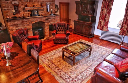 Ennis House | 4 bed historically significant house sleeping 8