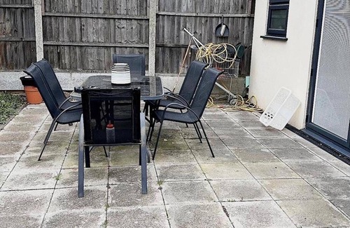 Goodmayes House | 4 Bed House-garden-parking-15 min Elizabeth Line