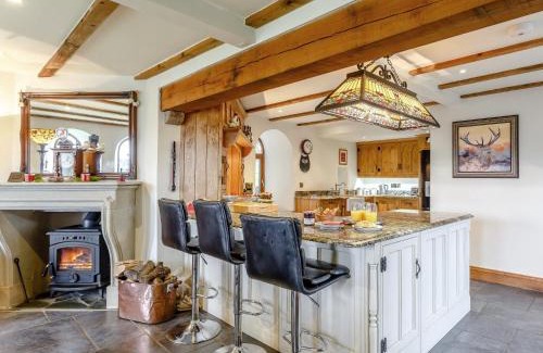 Latchley House | 4 Bed in Latchley 77480