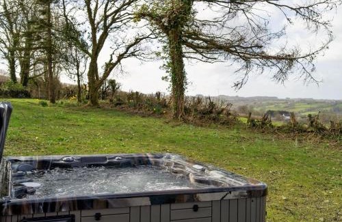 Llangeler House | 4 Bed in Llandysul 66640