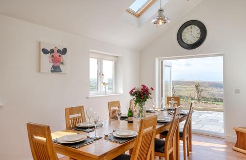 Llangeler House | 4 Bed in Llandysul 66640