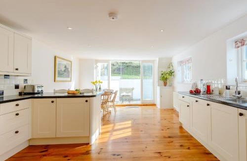 West Lulworth House | 4 bed in Lulworth CHRIC