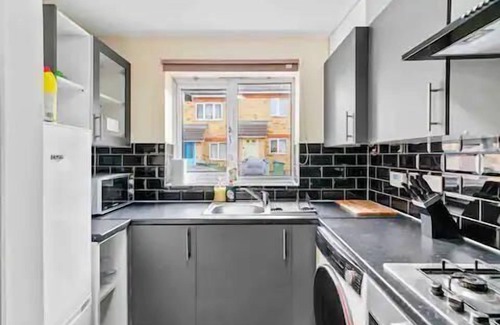 Greenwich Apartment | 4 bed Townhouse- Free parking