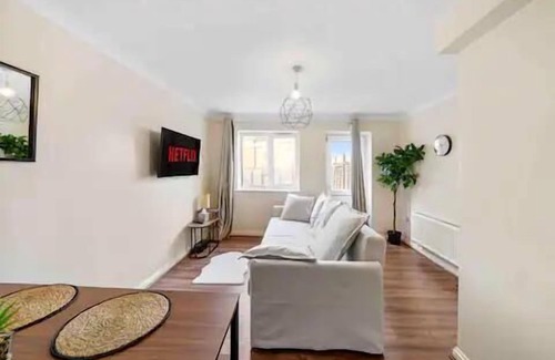 Greenwich Apartment | 4 bed Townhouse- Free parking