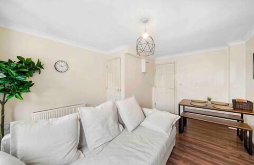 Greenwich Apartment | 4 bed Townhouse- Free parking