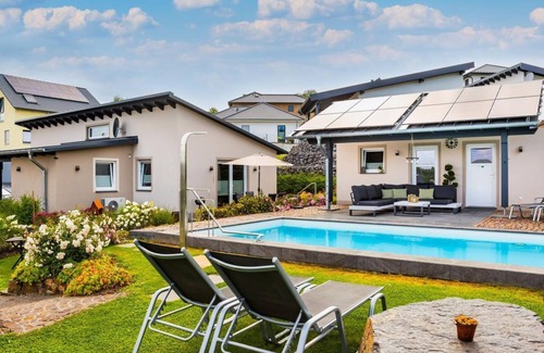 Hunerbach House | 4-bed vacation home Im Sonnenberg - Eifelia vacation homes