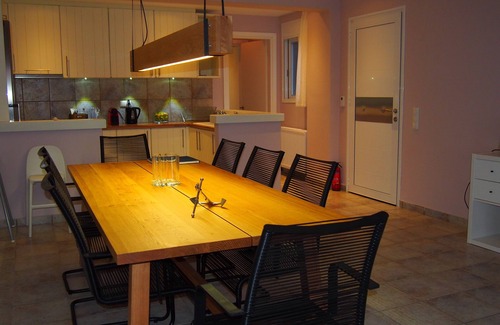 Ag. Georgios House | 4 bedroom house for 8 guests with seaview and direct access to the beach.
