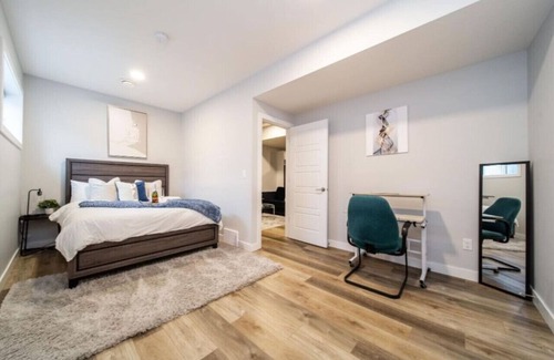 Southwest Edmonton House | 4 BEDRM Luxury 15 minsYEG/WEM