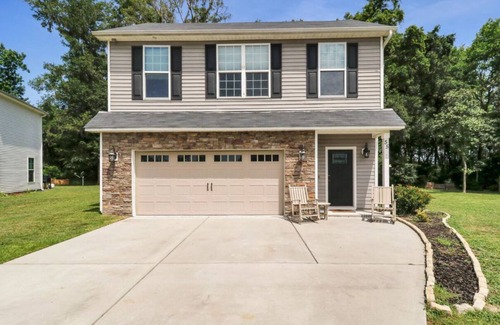 Burton Apartment | 4-bedroom 2.5 bath cozy house in charming Beaufort 15 min from MCRD PI/Donwtown