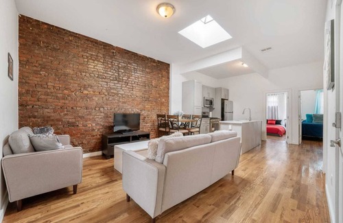 East Flatbush House | 4 Bedroom 2 Bathroom Beautiful Brooklyn Apartment