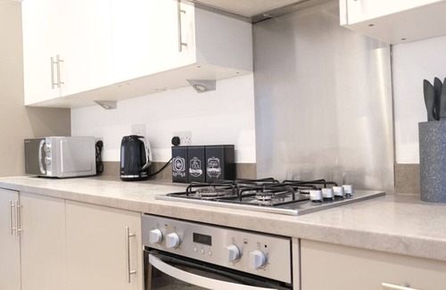 Milton Keynes House | 4 Bedroom 3.5 Bath House in City Centre - Sleeps 8