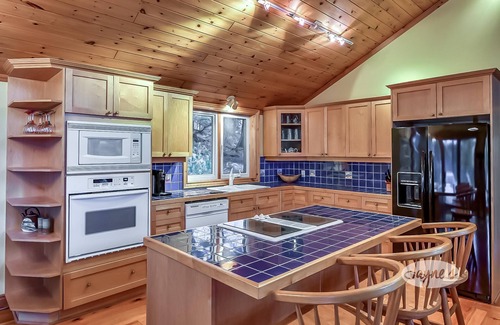 Minett Cottage | 4 bedroom, 3 bath, cottage, Minett, very private, great for families!