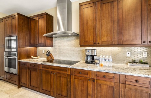 Keauhou House | 4 bedroom/3 bath luxury home with A/C, steps to community pool, oceanview