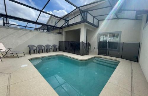 Kissimmee House | 4 Bedroom 3 Bathroom Storey Lake 4895CT